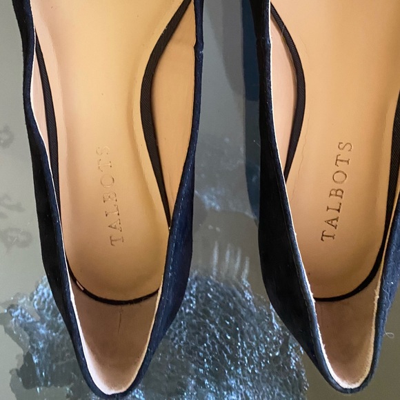 Talbots Black Suede Flats With bow Embellishments - Picture 5 of 14